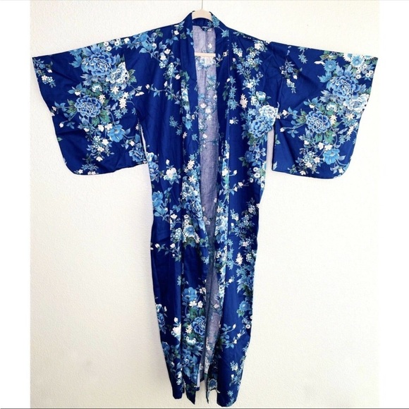 Smithsonian Institute Sweaters - Smithsonian Institute Blue Floral Kimono Size Medium Made in Japan